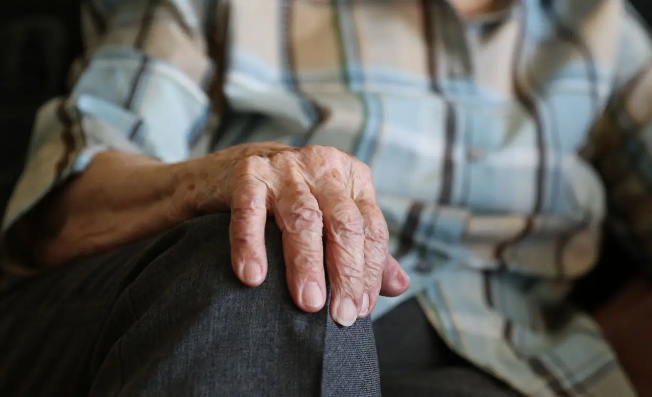 Parkinson: ecco il rischio invisibile che arriva dai pesticidi. Ecco cosa non ti dicono Immagine selezionata