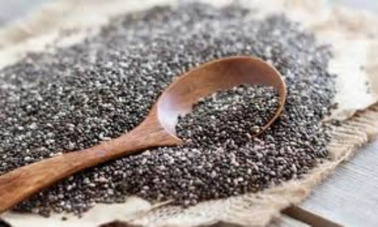 Acqua e semi di chia aiutano davvero a perdere grasso addominale cosa dicono gli esperti Immagine selezionata